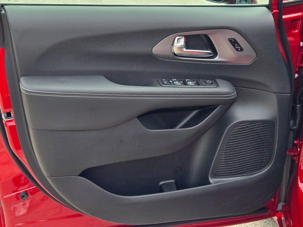 new 2026 Chrysler Pacifica car, priced at $42,527