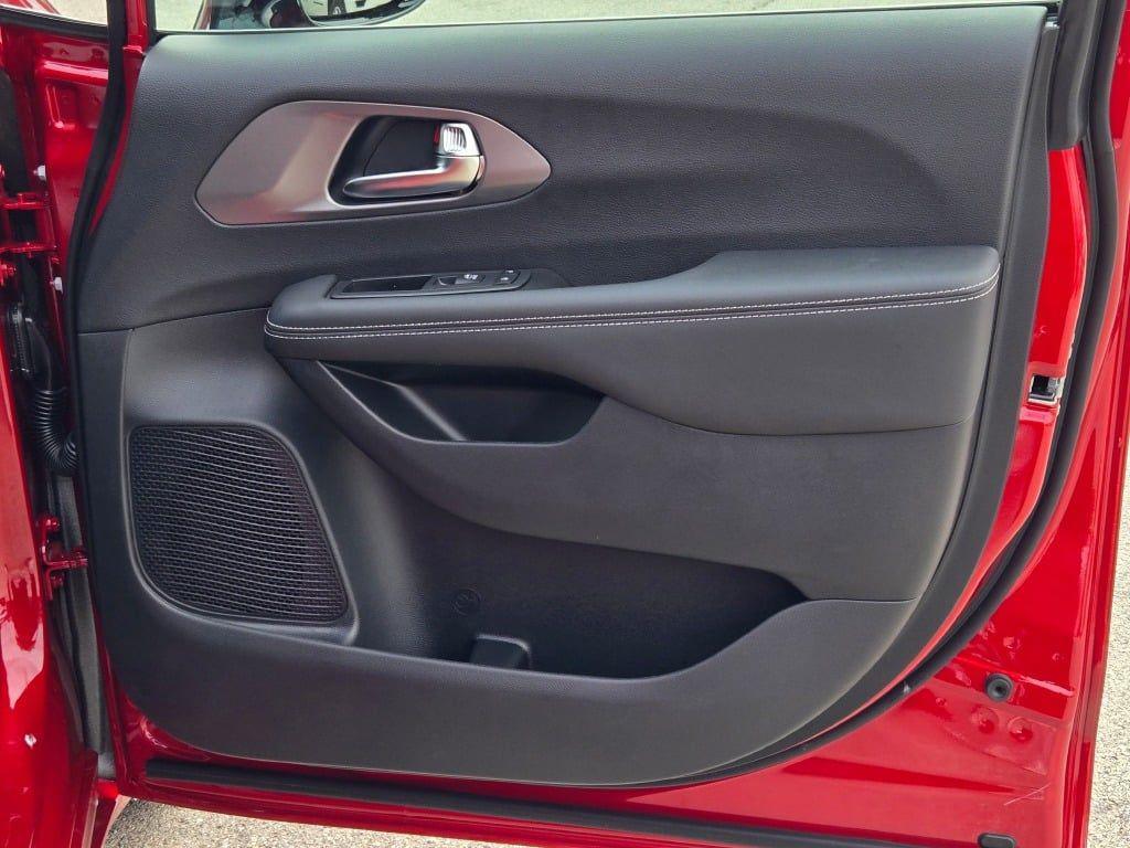new 2026 Chrysler Pacifica car, priced at $42,527