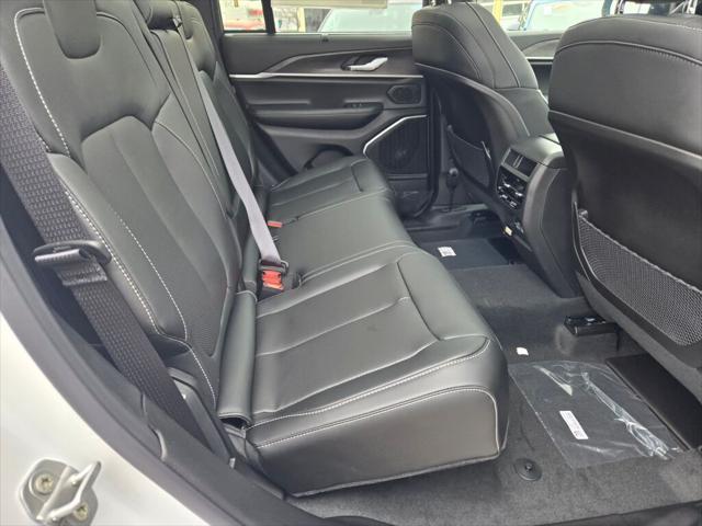 new 2025 Jeep Grand Cherokee car, priced at $50,476