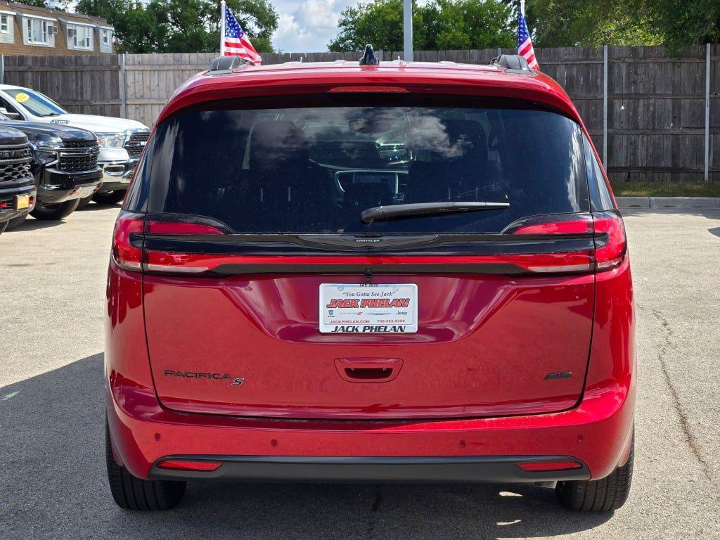 new 2026 Chrysler Pacifica car, priced at $46,402