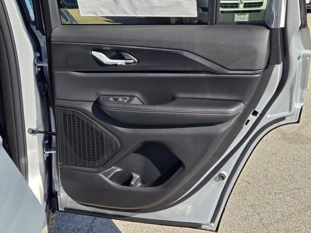 new 2025 Jeep Grand Cherokee car, priced at $41,829