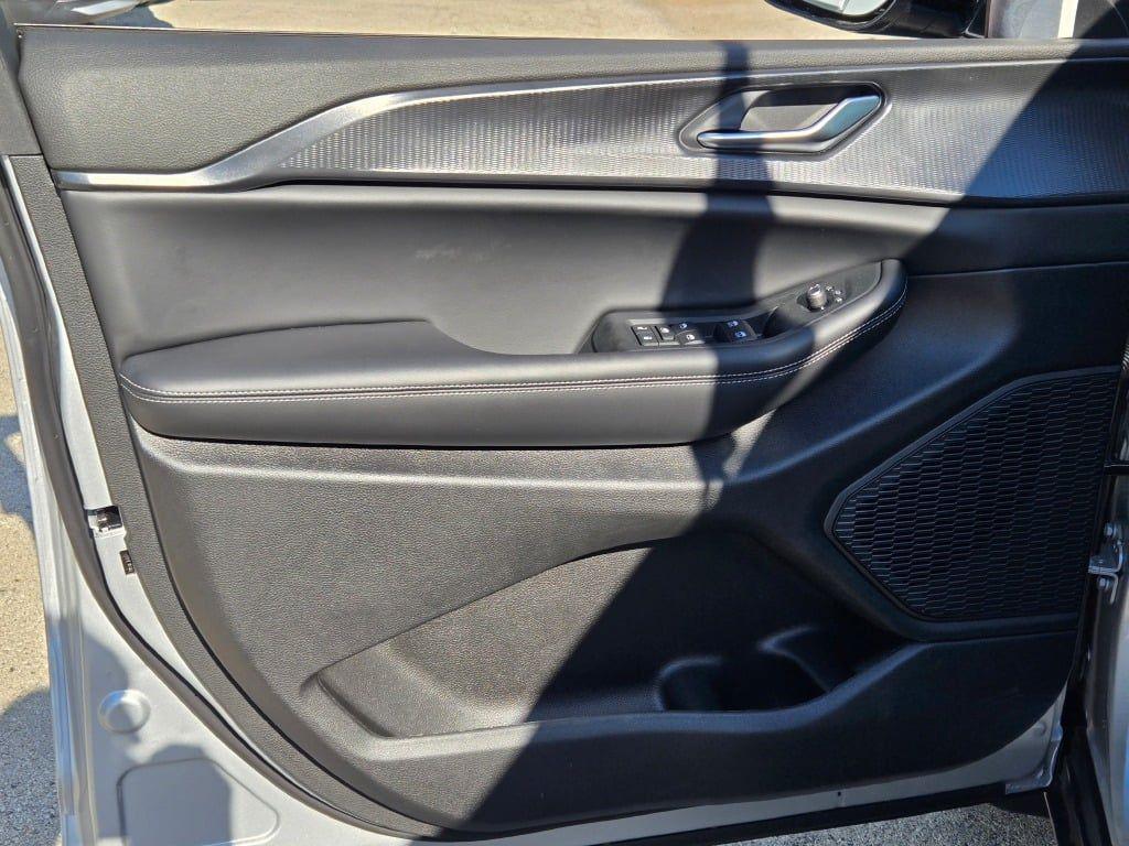new 2025 Jeep Grand Cherokee car, priced at $41,829