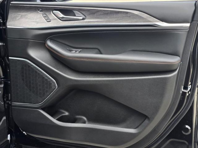 new 2025 Jeep Grand Cherokee car, priced at $59,711