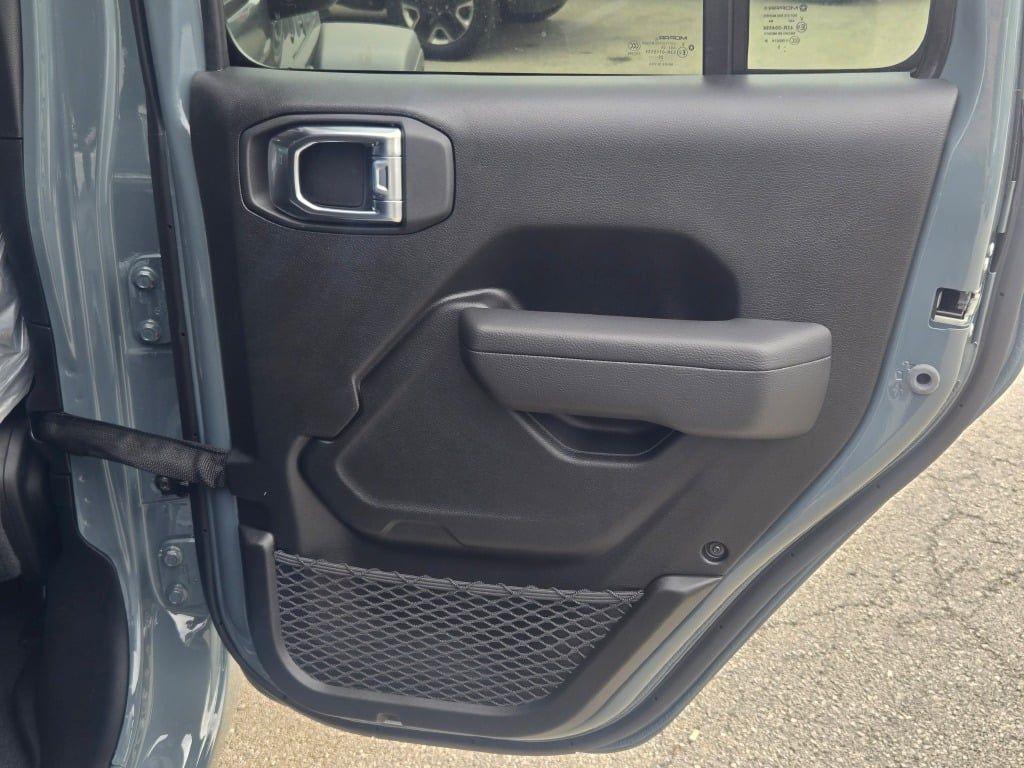 new 2025 Jeep Wrangler car, priced at $45,587