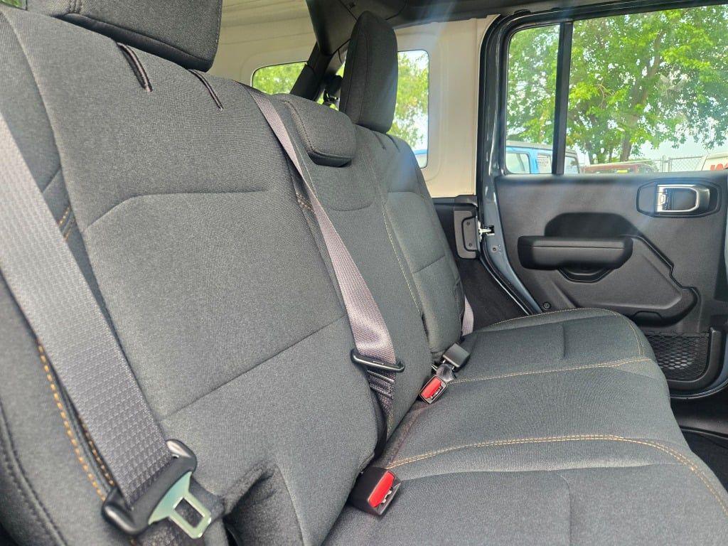 new 2025 Jeep Wrangler car, priced at $45,587
