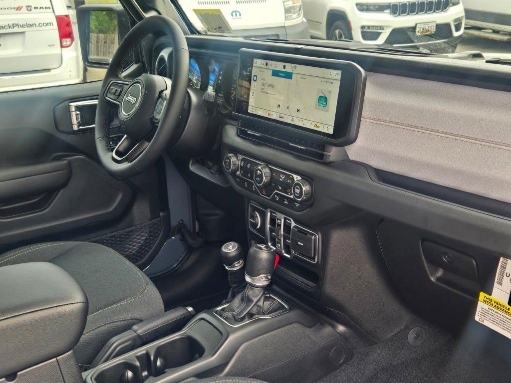 new 2025 Jeep Wrangler car, priced at $45,587