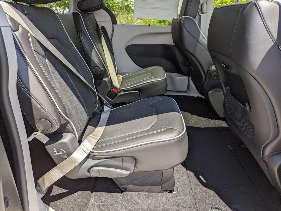 new 2024 Chrysler Pacifica car, priced at $46,780