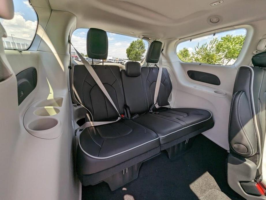 new 2024 Chrysler Pacifica car, priced at $46,780