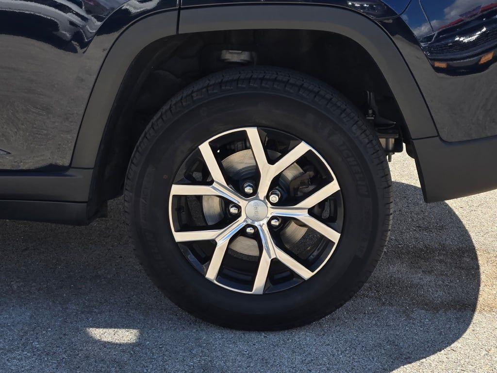 used 2024 Jeep Grand Cherokee car, priced at $35,292