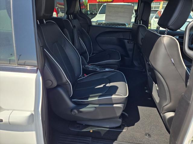 new 2025 Chrysler Pacifica Hybrid car, priced at $53,256