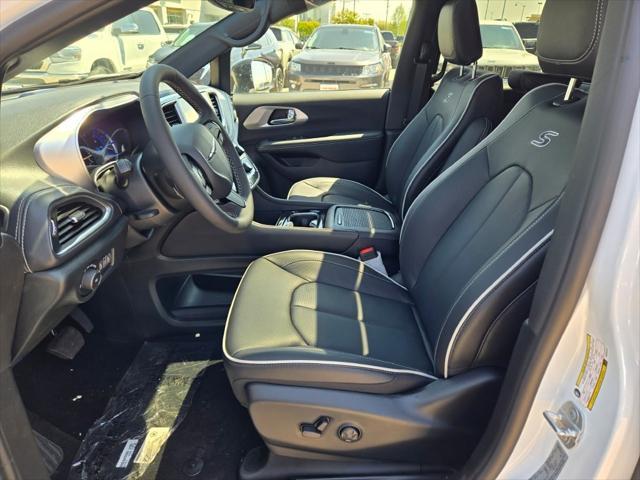 new 2025 Chrysler Pacifica Hybrid car, priced at $53,256