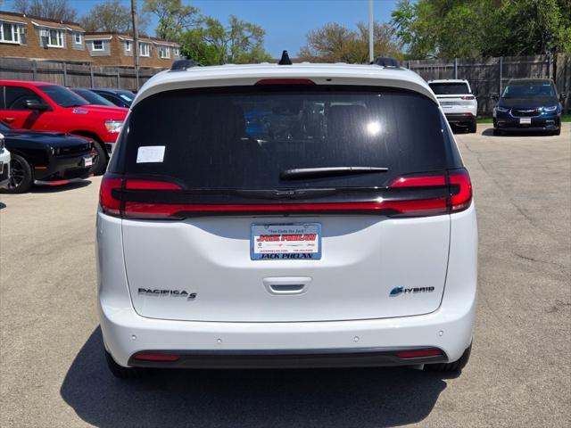 new 2025 Chrysler Pacifica Hybrid car, priced at $53,256