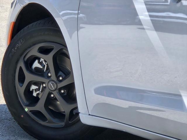 new 2025 Chrysler Pacifica Hybrid car, priced at $53,256