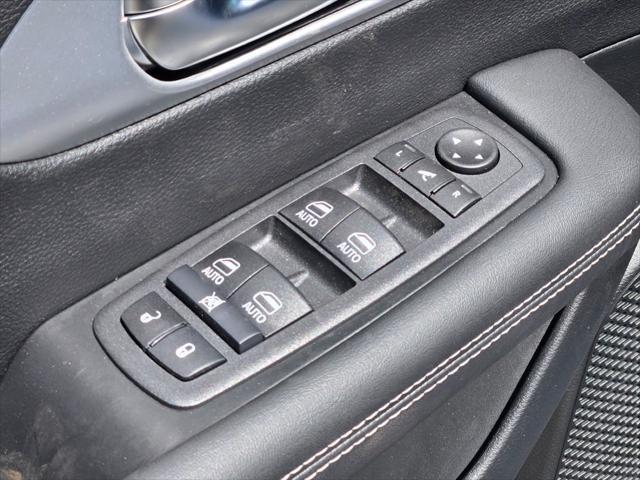 new 2025 Chrysler Pacifica Hybrid car, priced at $53,256