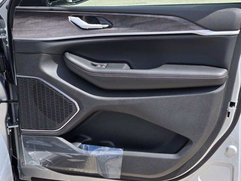 new 2025 Jeep Grand Cherokee car, priced at $47,224