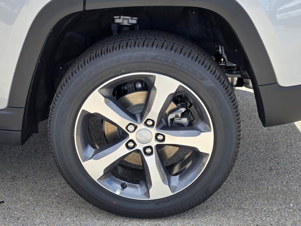new 2025 Jeep Grand Cherokee car, priced at $47,224