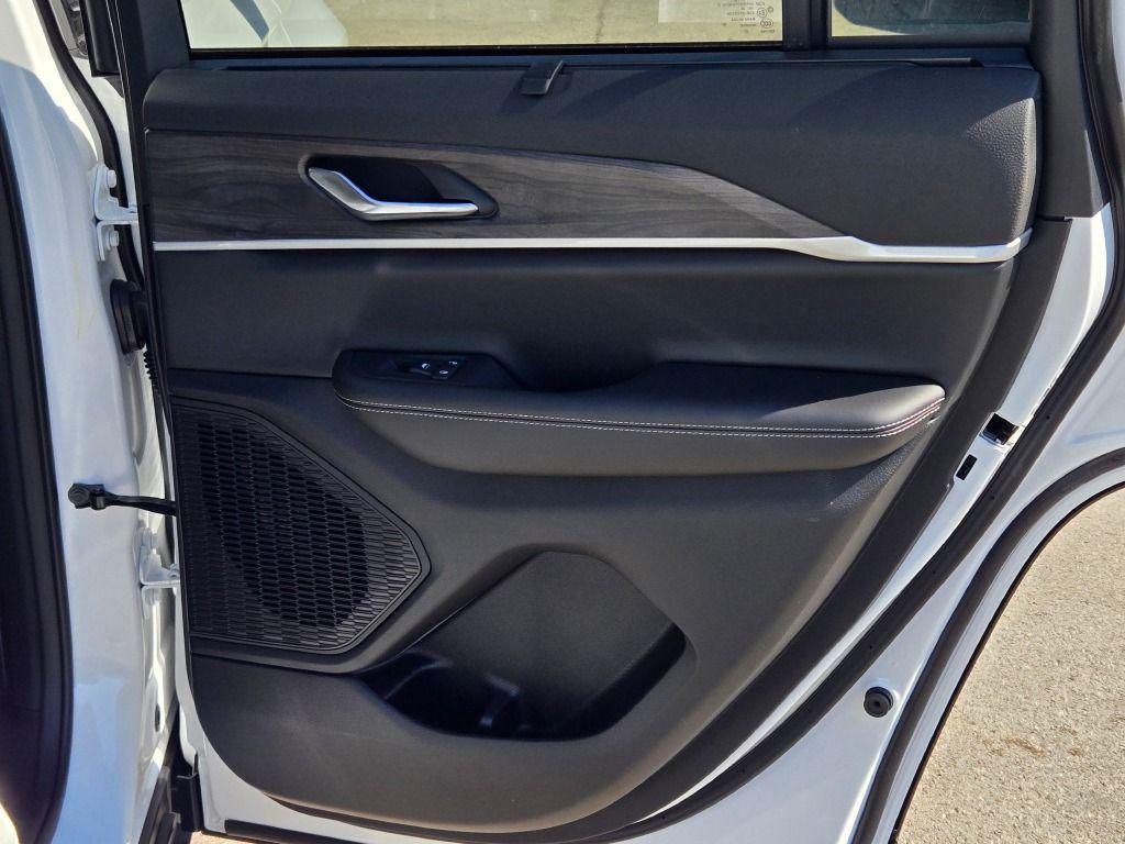 new 2025 Jeep Grand Cherokee car, priced at $46,338
