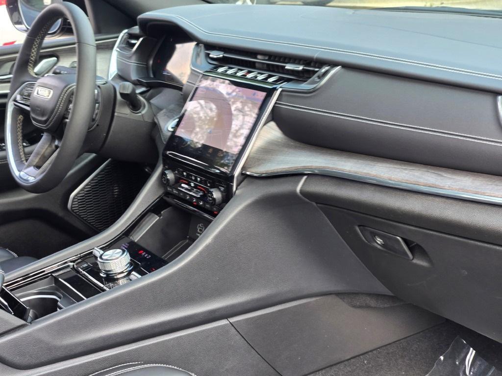 used 2024 Jeep Grand Cherokee car, priced at $50,097