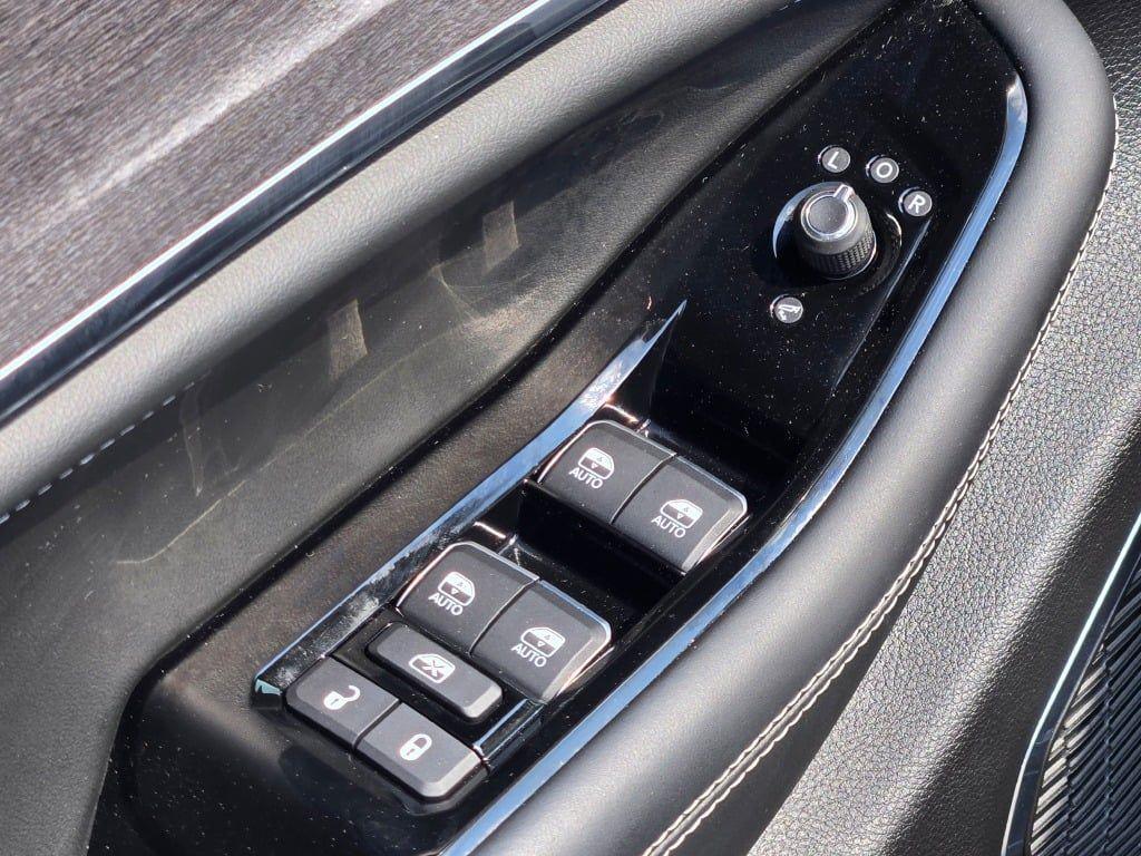 used 2024 Jeep Grand Cherokee car, priced at $48,995