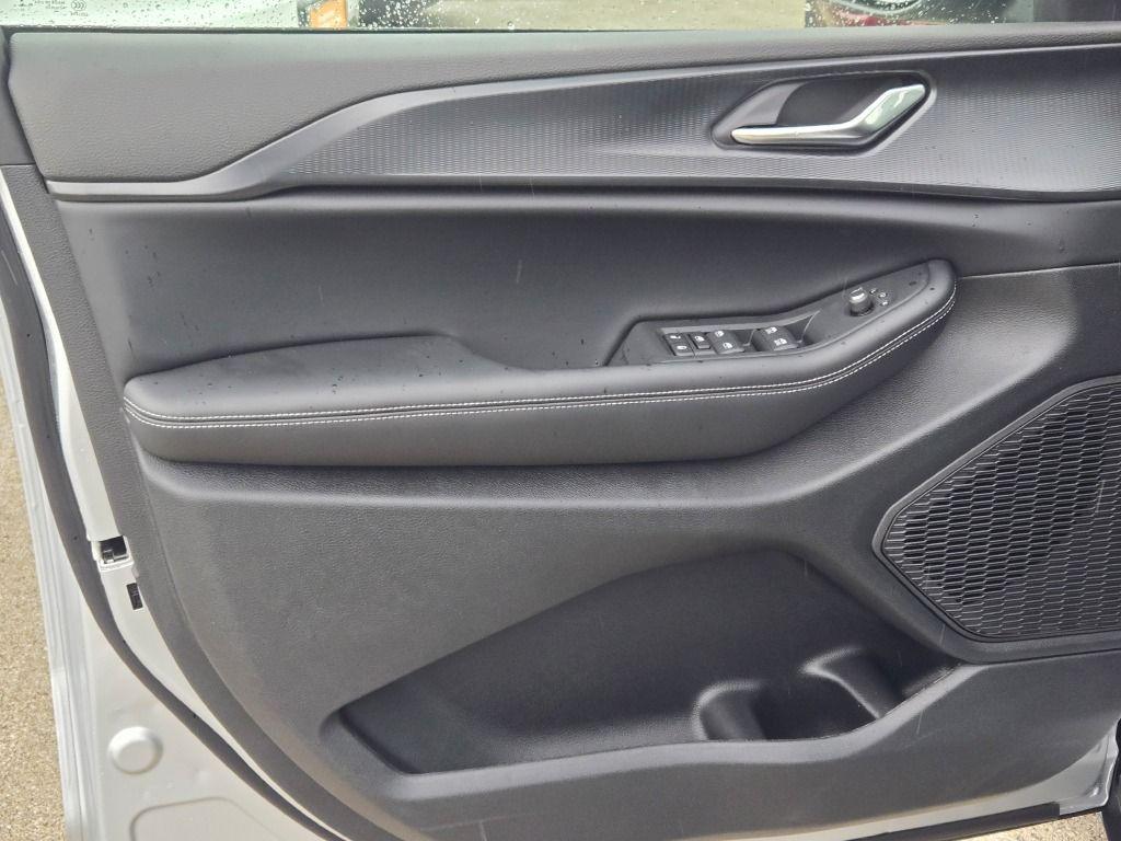 new 2025 Jeep Grand Cherokee car, priced at $37,664