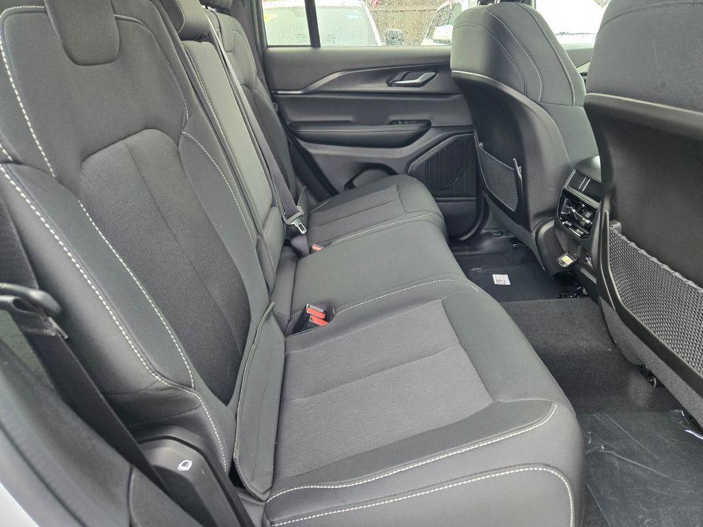 new 2025 Jeep Grand Cherokee car, priced at $37,664