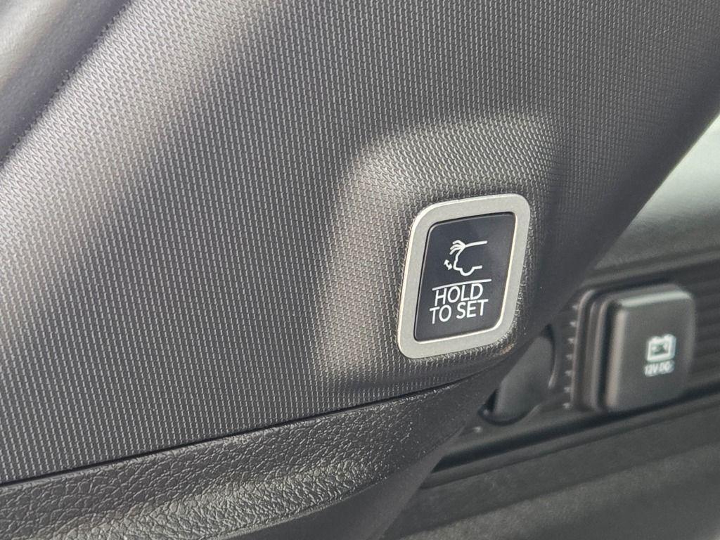 new 2025 Jeep Grand Cherokee car, priced at $37,664