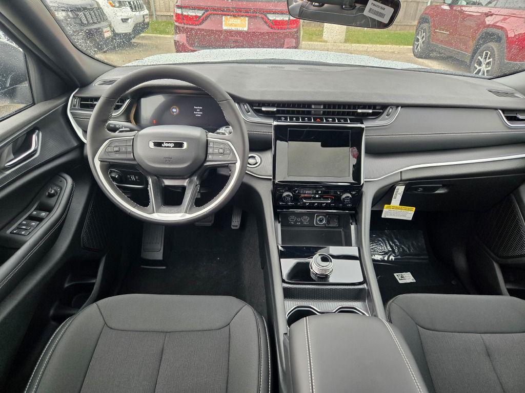 new 2025 Jeep Grand Cherokee car, priced at $37,664