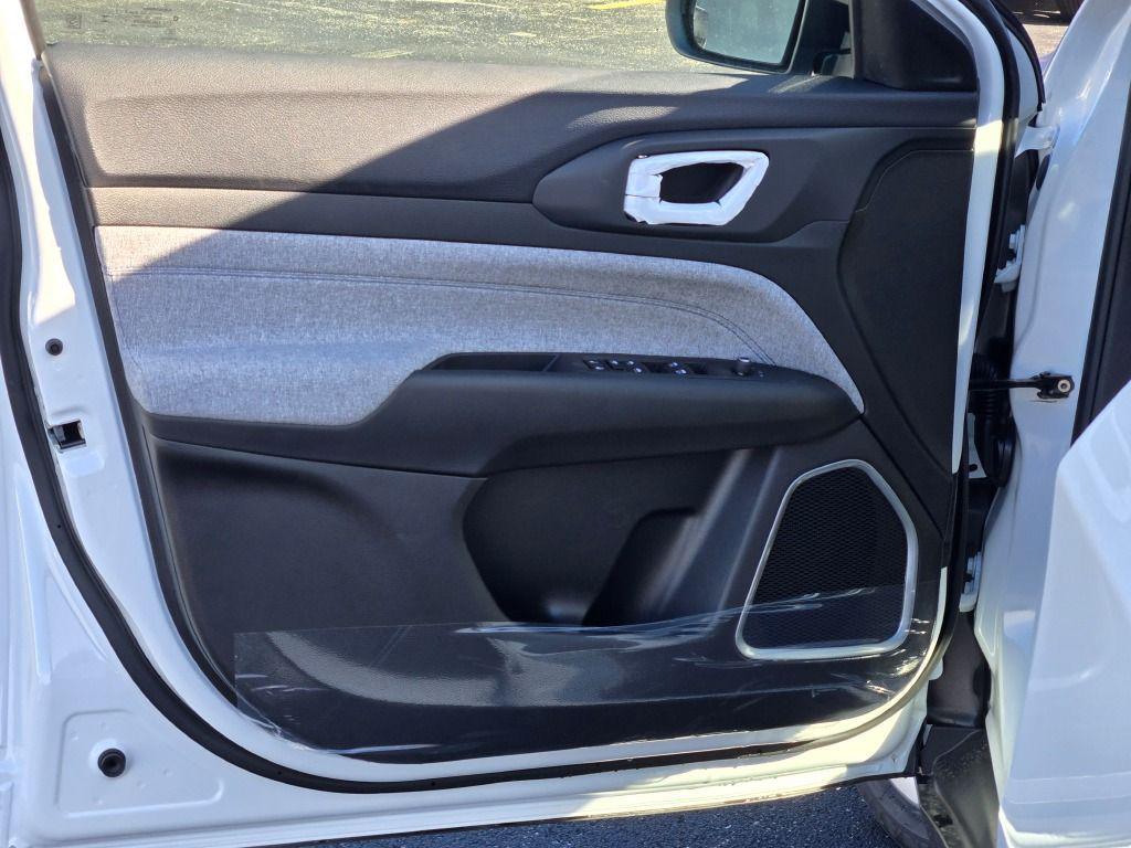 new 2025 Jeep Compass car, priced at $27,440