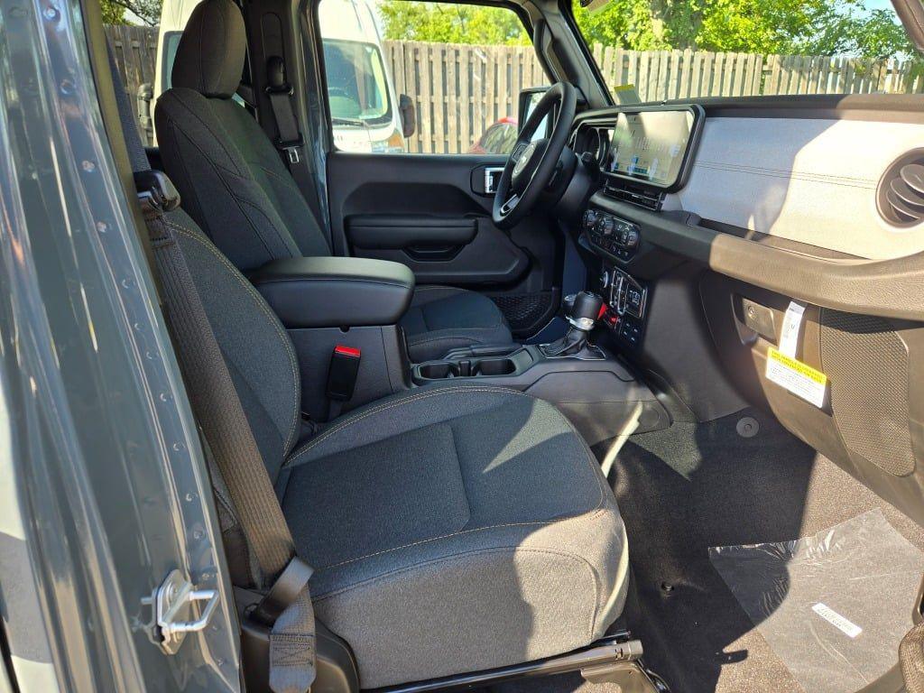 new 2025 Jeep Wrangler car, priced at $46,170