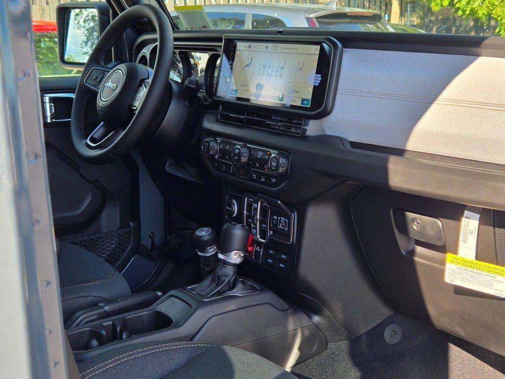 new 2025 Jeep Wrangler car, priced at $46,170