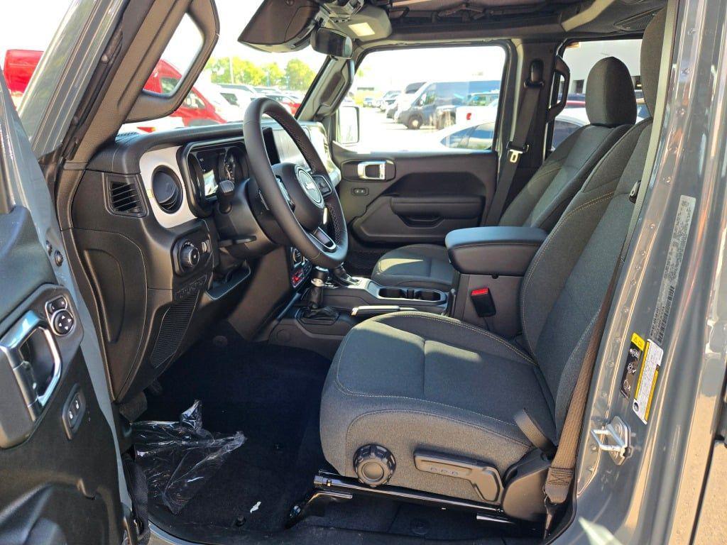 new 2025 Jeep Wrangler car, priced at $46,170