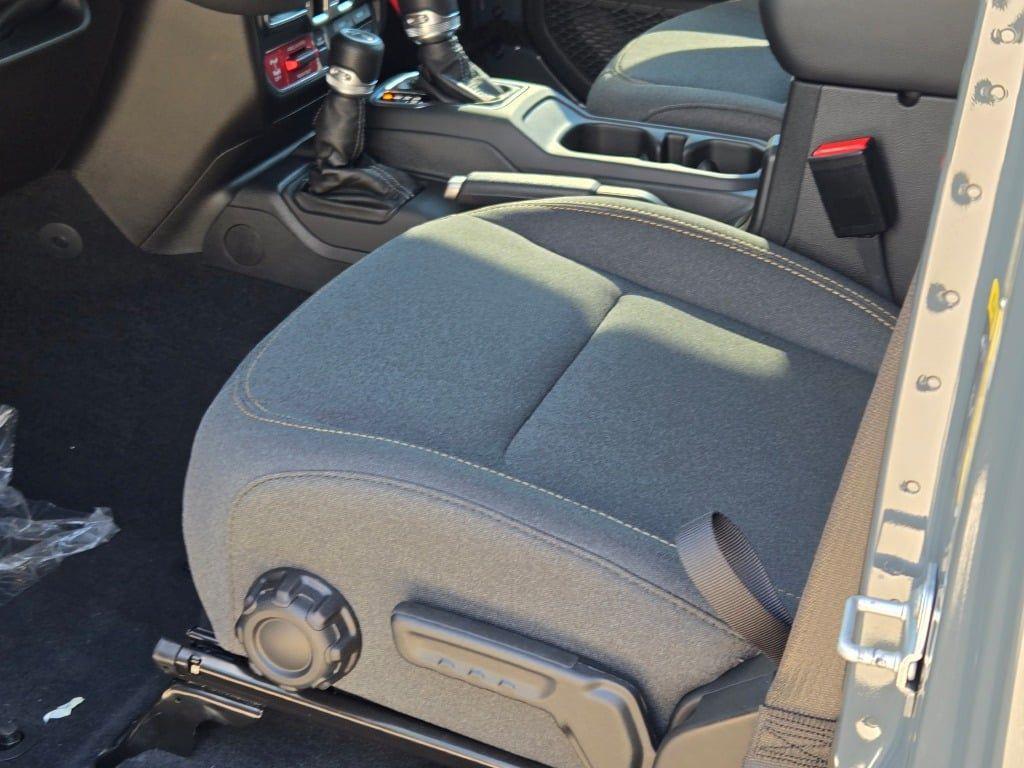 new 2025 Jeep Wrangler car, priced at $46,170