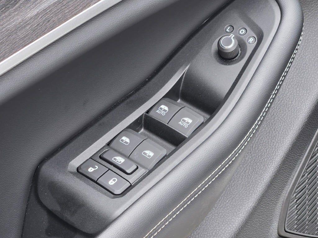 used 2024 Jeep Grand Cherokee car, priced at $38,889