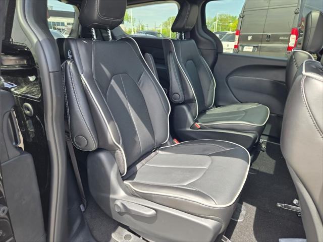 new 2025 Chrysler Pacifica Hybrid car, priced at $49,390