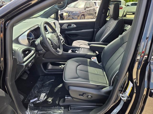 new 2025 Chrysler Pacifica Hybrid car, priced at $53,256