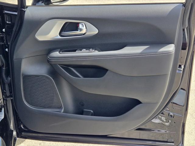 new 2025 Chrysler Pacifica Hybrid car, priced at $53,256