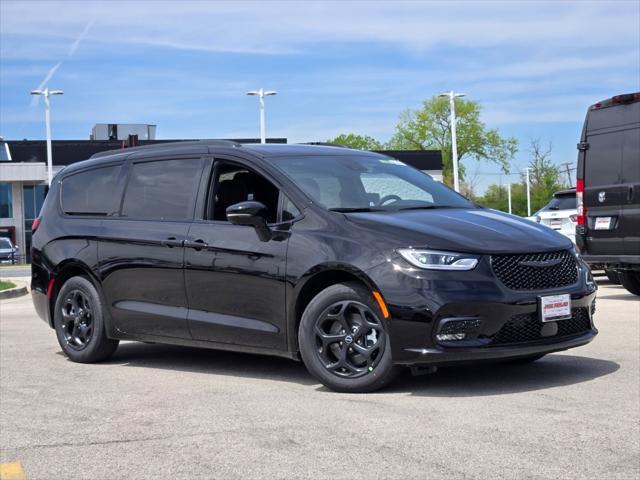 new 2025 Chrysler Pacifica Hybrid car, priced at $53,256