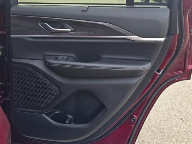 new 2025 Jeep Grand Cherokee car, priced at $49,096