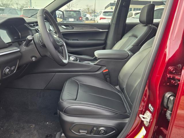new 2025 Jeep Grand Cherokee car, priced at $49,096