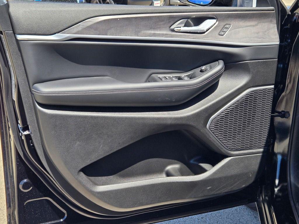 new 2025 Jeep Grand Cherokee car, priced at $44,861