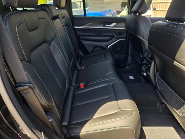 new 2025 Jeep Grand Cherokee car, priced at $45,421