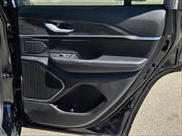new 2025 Jeep Grand Cherokee car, priced at $46,421