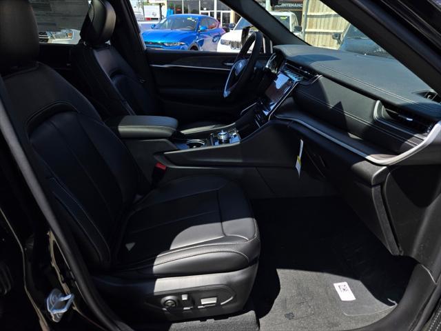 new 2025 Jeep Grand Cherokee car, priced at $45,421