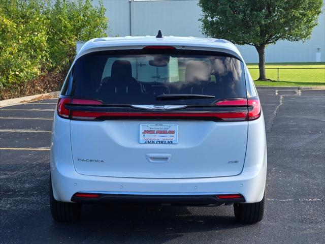 new 2025 Chrysler Pacifica car, priced at $43,701