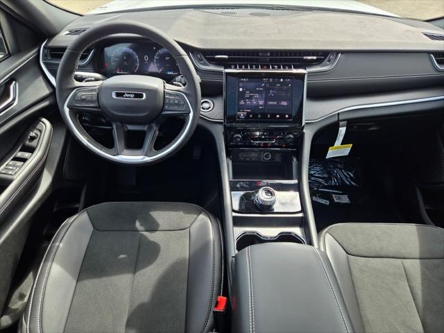 new 2025 Jeep Grand Cherokee car, priced at $41,555
