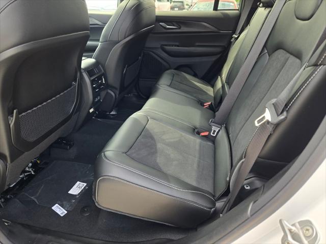 new 2025 Jeep Grand Cherokee car, priced at $40,555