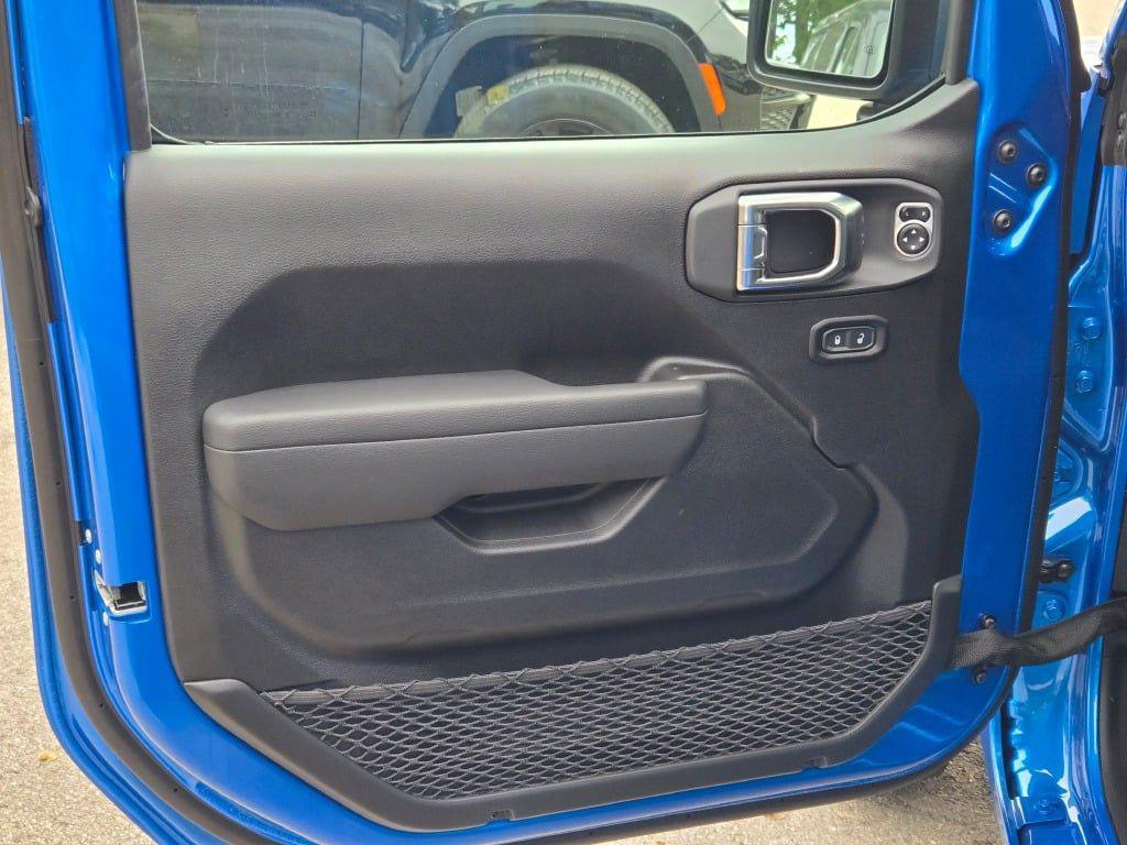 new 2025 Jeep Wrangler car, priced at $45,487