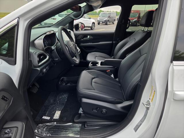 new 2025 Chrysler Pacifica car, priced at $41,532