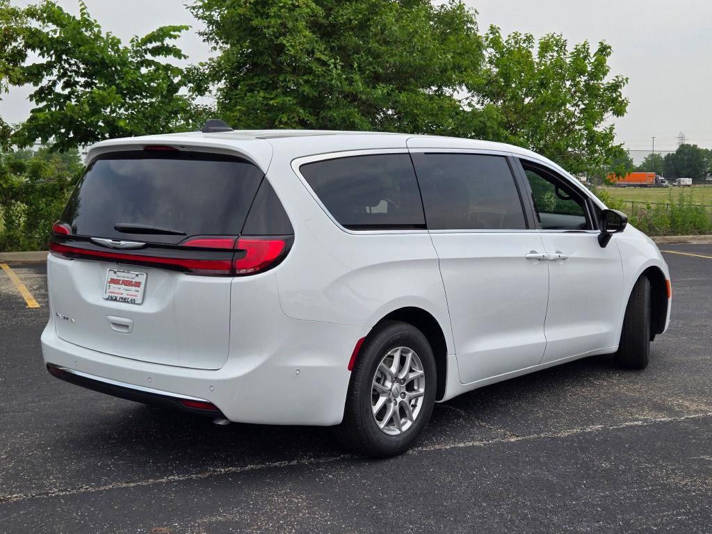 new 2025 Chrysler Pacifica car, priced at $40,984