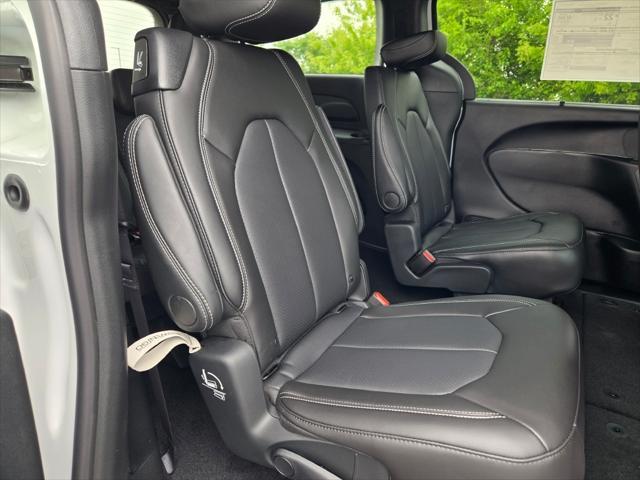 new 2025 Chrysler Pacifica car, priced at $41,532